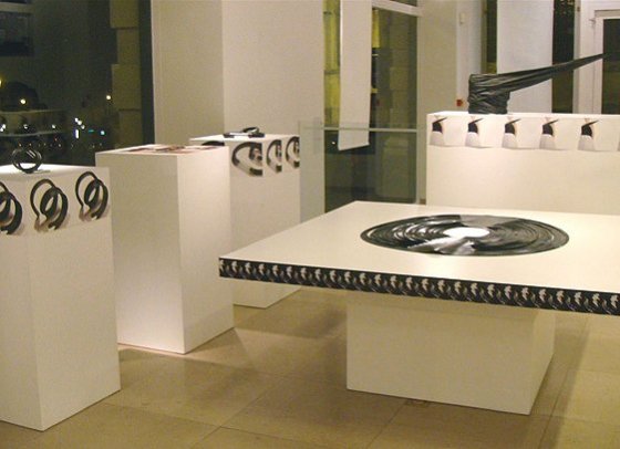 gesteven top en rubberen sieraden, 1983, Henry Vande Veldeprijs 2008, galerij Design Vlaanderen